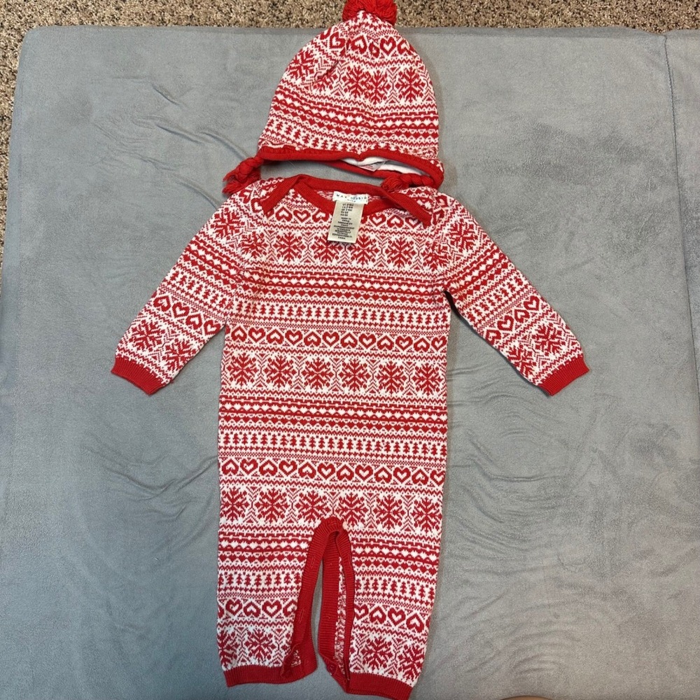 Max Studio Baby Outfit Set Knit‎ Jumpsuit with Hat Red White 3-6 Months
